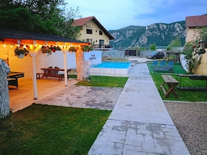 Casă de vacanță cu piscină la cheie! Dubova - imagine 8