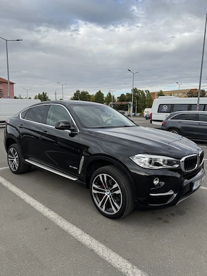 Proprietar de 8 ani, X6 impecabil, distribuție schimbată 