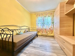 Apartament cu 3 camere, 2 bai  - zona Tractorul - imagine 4