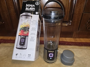 Blender portabil Ninja Blast BC151EU cu cutie defect pentru piese