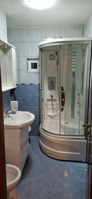 inchiriez ap 2 camere, et 1, str Cuza Voda, Roman - imagine 5