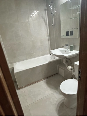    Persoană fizică, închiriez apartament cu 2 camere, pe strada Republicii - imagine 2