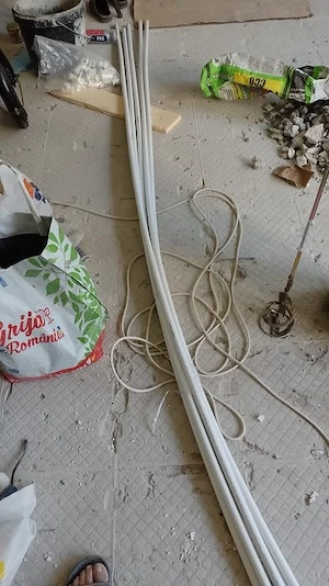 Instalator sanitar execut rețea apă caldă apa reece