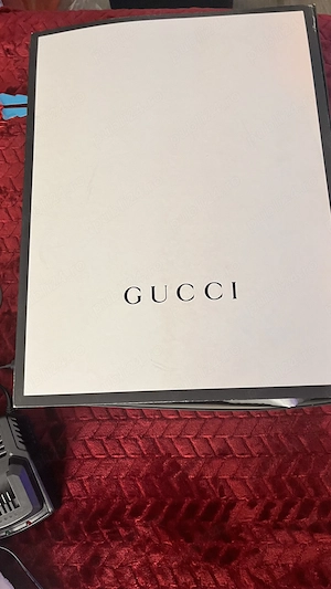 Vind granata Gucci originală nouă telefon  
