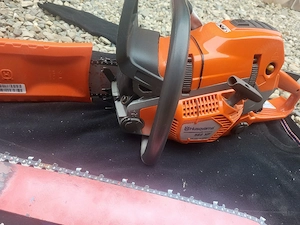 Husqvarns 562 cu garantie .3700 lei.