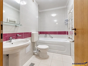 Garsoniera cu gradina privata si loc de parcare, zona Coresi - imagine 6
