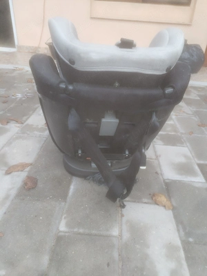 scaun copil detin doua bucati diferite 