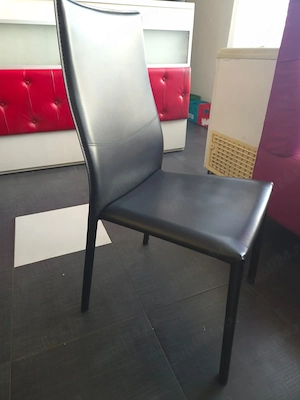 Vand scaune negre piele