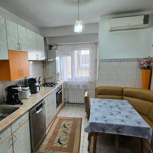 Proprietar vand apartament decomandat 3 camere MOBILAT, langa Parcul Central, Bd Republicii - imagine 3