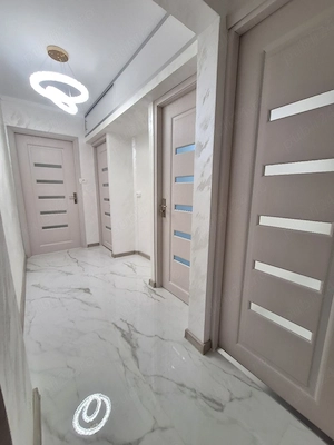 VÂND SAU SCHIMB - APARTAMENT LUX 3 Camere - Vedere Stradală - Tomis Nord -Str Tulcei -Etaj 2 - Gaze - imagine 2