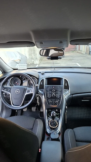 Vand sau  Schimb  Opel Astra J Sports Tourer1 7 Disel cu auto pe benzina.  - imagine 7