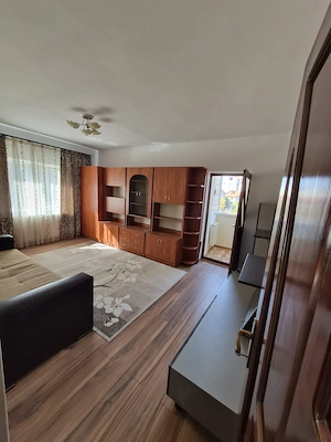 Vand apartament 2 camere Bradet - imagine 4