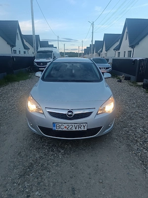 Vând mașină Opel astra j - imagine 3