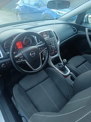 Vând mașină Opel astra j