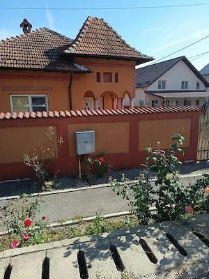 Casă mobilată 97 mp + 2 anexe, teren 610 mp, 18 km de Pitești, Titești