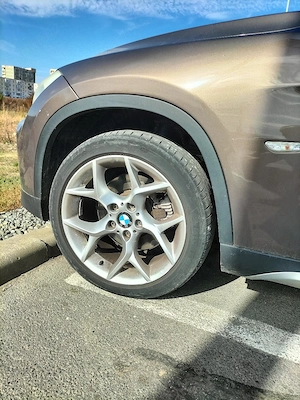 Vând jante cu anvelope de vara BMW in doua lățimi 225/45/R18 față 255/40/R18 spate stare foarte buna - imagine 3