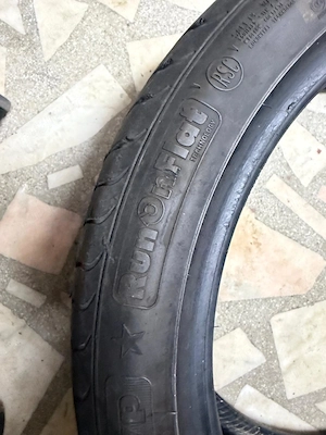 Titlu anunț: O singură anvelopă Goodyear 225/45 R18 RunFlat – Stare bună - imagine 2