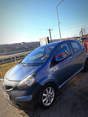 vând Toyota Aygo  - imagine 3