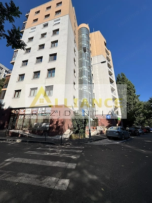 APARTAMENT DEOSEBIT CU 2 CAMERE DE VÂNZARE - imagine 2