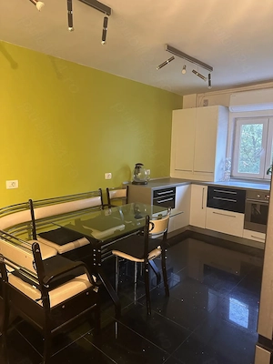 Apartament cu 3 camere, 2 băi, etaj 2, mobilat și utilat - imagine 2