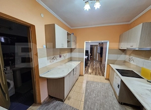 Casă cu 10 camere și teren de 2.046 mp, în zona Pieței din Sebeș - imagine 9