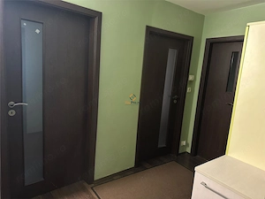 Decomandat cu 3 Camere  Cu 2 Bai Etaj 2 Zona Lunei - imagine 4