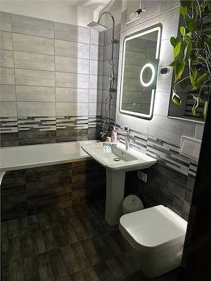 Decomandat cu 3 Camere  Cu 2 Bai Etaj 2 Zona Lunei - imagine 11