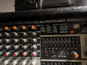 Power mixer Beringer EUROPOWER PMP 2000 , 2x500 watt,. 8 canale, cu 100 efecte,. usb , stare buna 