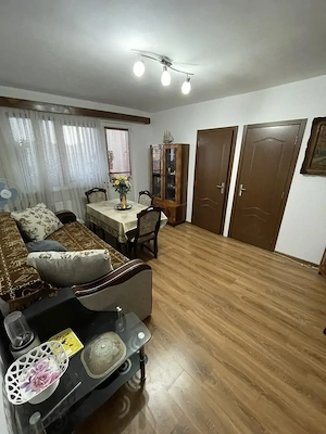 Proprietar, vând apartament cu 3 camere, centrală proprie, lângă Parcul Pădurice