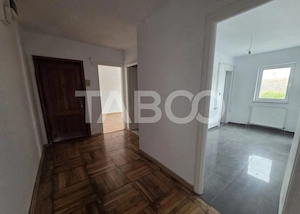 Apartament 70 mp semidecomandat 3 camere balcon 6 mp Bulevardul Unirii - imagine 7