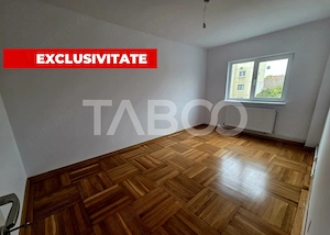 Apartament 70 mp semidecomandat 3 camere balcon 6 mp Bulevardul Unirii