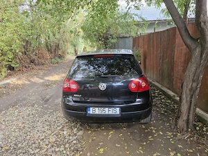 Vând Volkswagen Golf 5, an de fabricație 2004, echipat cu motorul fiabil și economic de 1.4 Benzină  - imagine 5
