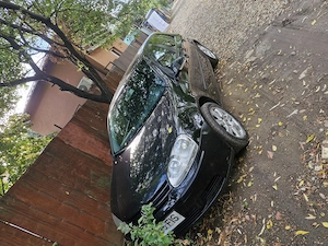 Vând Volkswagen Golf 5, an de fabricație 2004, echipat cu motorul fiabil și economic de 1.4 Benzină  - imagine 3