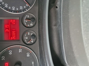 Vând Volkswagen Golf 5, an de fabricație 2004, echipat cu motorul fiabil și economic de 1.4 Benzină  - imagine 2