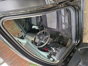 Vând Volkswagen Golf 5, an de fabricație 2004, echipat cu motorul fiabil și economic de 1.4 Benzină 