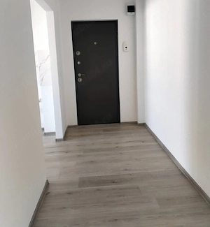 Vând apartament cu două camere decomandate și două balcoane.  - imagine 3