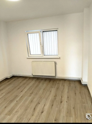 Vând apartament cu două camere decomandate și două balcoane.  - imagine 2