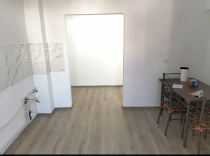Vând apartament cu două camere decomandate și două balcoane.  - imagine 4