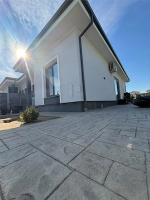Duplex de v #226;nzare pe parter – 3 camere, curte proprie de 350 mp  #537;i teras #259;