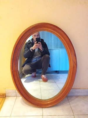 Vând oglinda lemn masiv