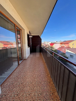 Apartament cu terasă de 10 mp | Etaj intermediar | Mobilat și utilat
