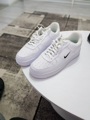 adidasi nike
