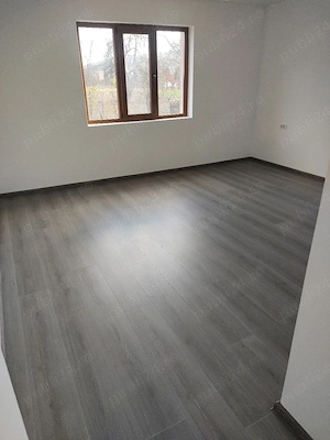 Proprietate spațioasă compusă din 2 corpuri separate de casă. - imagine 9