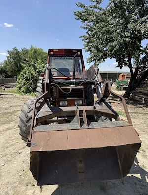 Vând Tractor Fiat 780 cu încărcător frontal 
