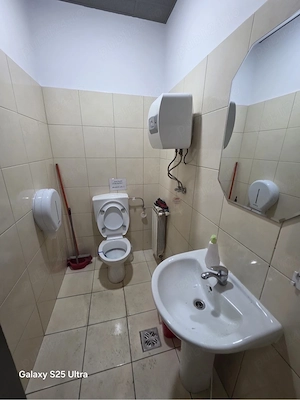 Inchiriez spatiu comercial in Mangalia strada 1 Decembrie 1918 bl. X5 parter , 100 mp - imagine 6