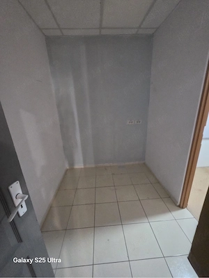 Inchiriez spatiu comercial in Mangalia strada 1 Decembrie 1918 bl. X5 parter , 100 mp - imagine 8