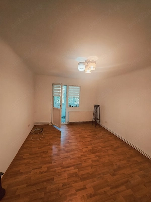 vand apartament 3 camere decomandat 1 Mai - imagine 7