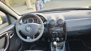 Dacia Duster Laureate 1,6 Benzina Aer conditionat  - imagine 8