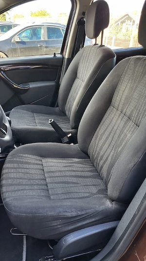 Dacia Duster Laureate 1,6 Benzina Aer conditionat  - imagine 7