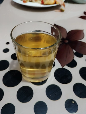Vând vin făcut din pe producție proprie.